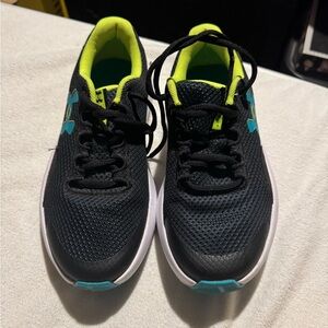 Under Armour Kids Black and Neon Green Sneakers